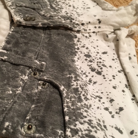 Cute CARMAR splattered jean shorts! - Picture 3 of 5